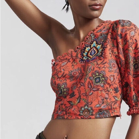 FARM Rio Tops - EUC - Anthro X FARM Rio One-Shoulder Boho peasant
Crop Top Multicolor Red Size M